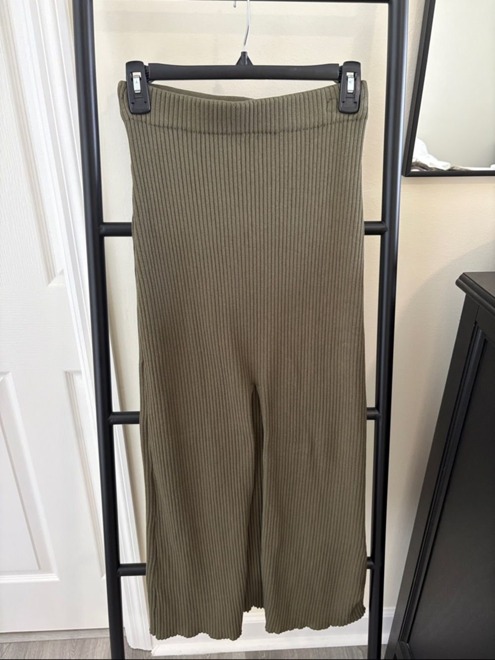 Modern Citizen Olive Ribbed Midi Skirt